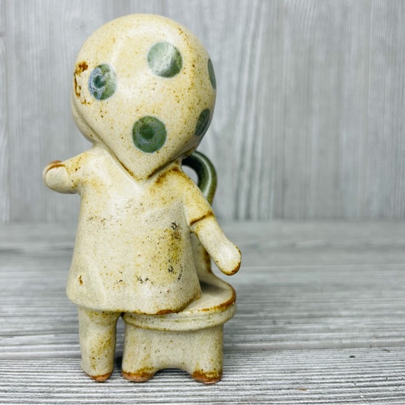 Vintage Japan UCTCI Bristolia Figurine Little Girl Kneeling Chair Pottery decor - Picture 4 of 7